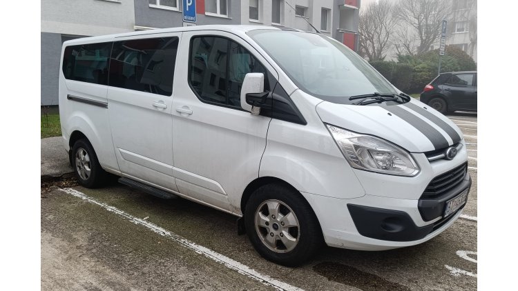 Preprava osôb a tovaru. 8 miestna dodávka, Škoda Octavia, prívesný vozík 125x250 cm s plachtou. Nákladné vozidlo s hydraulickou rukou.   